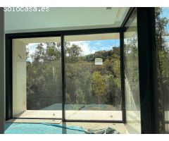 Villa contemporánea en construcción en un entorno muy bonitos de Sotogrande Alto