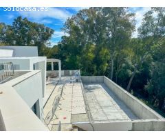 Villa contemporánea en construcción en un entorno muy bonitos de Sotogrande Alto
