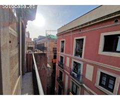 Ático de Ensueño en el Corazón del Barrio Gótico con terraza