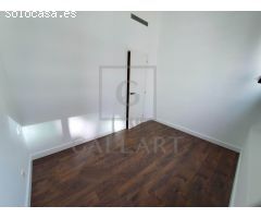 Ático Exclusivo en una Antigua Fábrica de Joyería con Terraza Privada