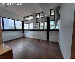 Ático Exclusivo en una Antigua Fábrica de Joyería con Terraza Privada