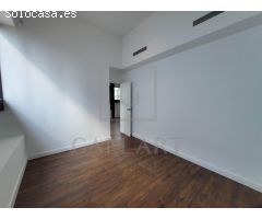 Ático Exclusivo en una Antigua Fábrica de Joyería con Terraza Privada