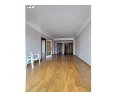 Piso alto para reformar en el centro de Barcelona