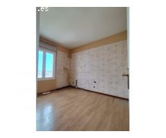 Piso alto para reformar en el centro de Barcelona