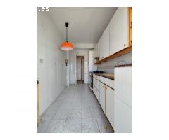 Piso alto para reformar en el centro de Barcelona