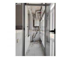 Piso alto para reformar en el centro de Barcelona