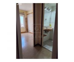 Piso alto para reformar en el centro de Barcelona