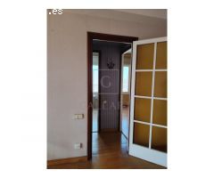 Piso alto para reformar en el centro de Barcelona