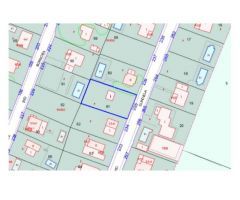 Terreno llano con casita en Urbanización Las Colinas, El Casar.