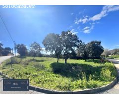 Terreno de esquina en urbanización Montecalderon