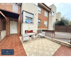 Chalet adosado con dormitorio en planta baja en Azuqueca de Henares.