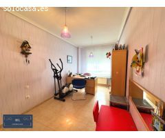 Chalet adosado con dormitorio en planta baja en Azuqueca de Henares.