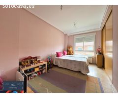 Chalet adosado con dormitorio en planta baja en Azuqueca de Henares.