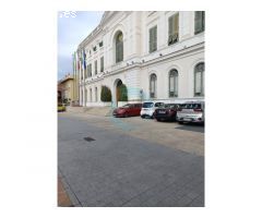 Alquiler de puesto de trabajo. Oficina compartida coworking. Centro de encuentro