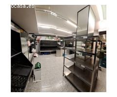 Local a pie de calle. Con 2 enormes escaparates.