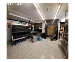 Local a pie de calle. Con 2 enormes escaparates.