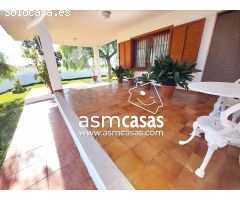 Agencia inmobiliaria en Benicasim vende villa en zona del Golf