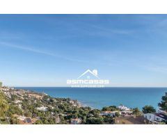 Villa de diseño en urbanizacion playetas con vistas al mar