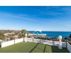 Villa de diseño en urbanizacion playetas con vistas al mar