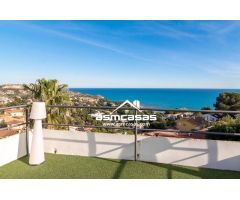 Villa de diseño en urbanizacion playetas con vistas al mar