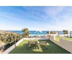 Villa de diseño en urbanizacion playetas con vistas al mar