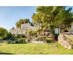 VILLA TRADICIONAL CON AMBIENTE MODERNO IN MORAIRA