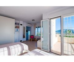 VILLA TRADICIONAL CON AMBIENTE MODERNO IN MORAIRA