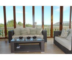 Espaciosa villa con vistas al mar y montaña en La Sella, Denia