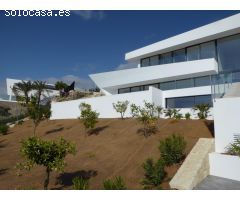 Preciosa villa moderna de nueva construcción con vistas panorámicas al Mar Mediterráneo in Benissa