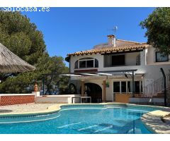 Amplia villa con vistas al mar y piscina privada en Las Rotas, Denia