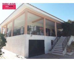 FANTÁSTICO CHALET MEDITERRANEO CON PISCINA Y JARDÍN DE (1550m2)