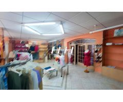 Amplio local con terraza en zona centro. / HH Asesores, Inmobiliaria en Burjassot /
