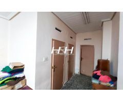 Amplio local con terraza en zona centro. / HH Asesores, Inmobiliaria en Burjassot /