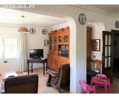 Casa espaciosa con chimenea