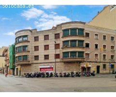 Gran local comercial en Av. Estanislao Figueres a 50 metros de Rambla Nova.