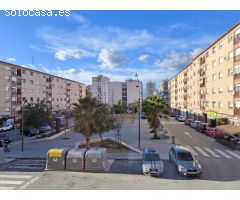 Piso reformado con patio en Sant Pere i Sant Pau. ¡Listo para entrar a vivir!