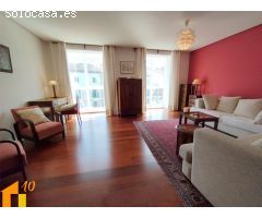 Zona Centro, piso reformado , tres dormitorio, dos  baños  y un aseo .