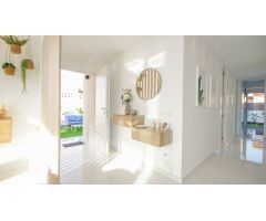 INCREÍBLE VILLA INDEPENDIENTE CON 400M2 DE PARCELA +SOLARIUM EN TORREVIEJA.