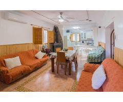 AMPLIO CHALET CON UNA PARCELA DE MÁS DE 2.700M2 EN ALBATERA (ZONA SERRALBA)