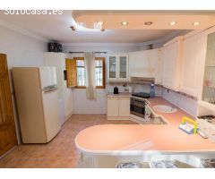 AMPLIO CHALET CON UNA PARCELA DE MÁS DE 2.700M2 EN ALBATERA (ZONA SERRALBA)