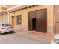 AMPLIO LOCAL COMERCIAL EN CALLOSA DE SEGURA.