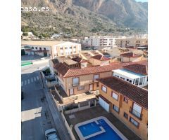 AMPLIO ADOSADO EN ESQUINA CON SOLÁRIUM Y PISCINA COMUNITARIA EN REDOVÁN.