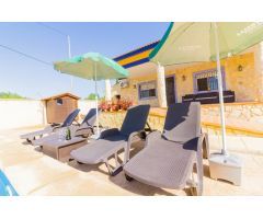 VILLA DE LUJO CON PISCINA PRIVADA Y PARCELA DE 3.100M2 EN REDOVÁN.