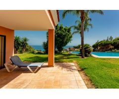 Impresionante villa con exclusivas vistas con 6 dormitorios y 5 baños en Benalmádena-La Capellanía