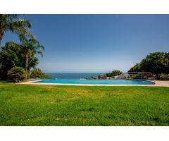 Impresionante villa con exclusivas vistas con 6 dormitorios y 5 baños en Benalmádena-La Capellanía