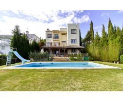 IMPRESIONANTE CHALET INDEPENDIENTE de 5 Dormitorios 4 Baños en Campo Mijas