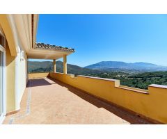 Villa espléndida de 6 dormitorios y 5 baños en La Mairena, Marbella-Ojén