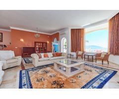 Villa espléndida de 6 dormitorios y 5 baños en La Mairena, Marbella-Ojén