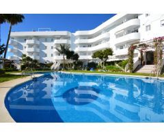 Fantástico apartamento dúplex en planta baja de tres dormitorios en Marbella Real, Milla de Oro