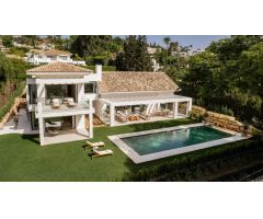 Villa de 5 dormitorios y 6 baños localizada en El Paraiso, Estepona